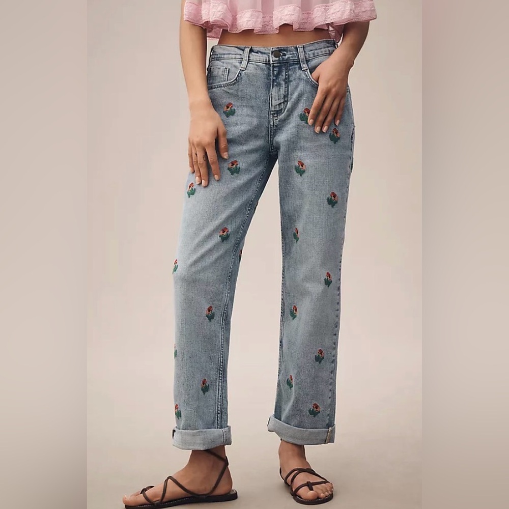Anthropologie Pilcro Baggy Slim Boyfriend Cross-stitch Wash Jean
Size 28 EUC
